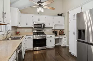 570 Boardman Cir, Bolingbrook, IL 60440 - Photo 6