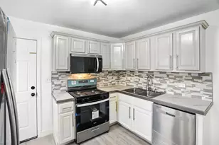 228 E 141st St, Dolton, IL 60419 - Photo 12