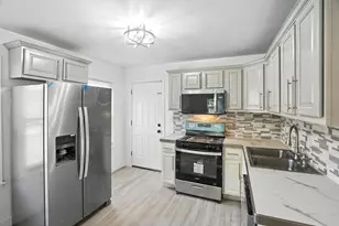 228 E 141st St, Dolton, IL 60419 - Photo 10