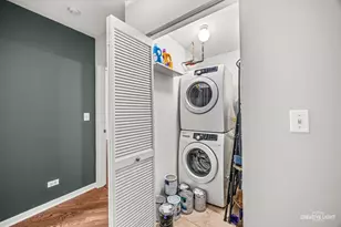 2327 W Wolfram St, Chicago, IL 60618 - Photo 10