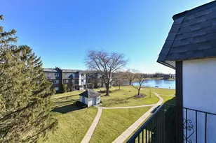 9457 Bay Colony Dr, Des Plaines, IL 60016 - Photo 12