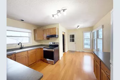 1020 Bertram Drive #17-1, Freeport, IL 61032 - Photo 4
