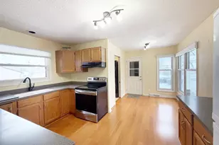 1020 Bertram Dr, Freeport, IL 61032 - Photo 4