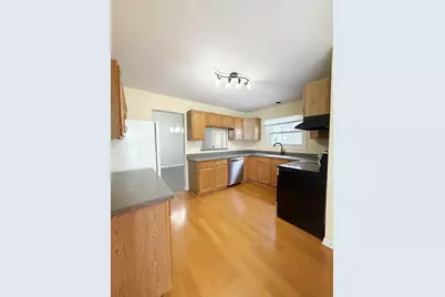 1020 Bertram Drive #17-1, Freeport, IL 61032 - Photo 6