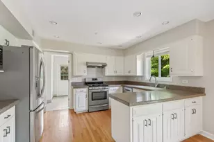 1205 Brian Cir, Libertyville, IL 60048 - Photo 10