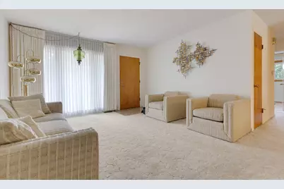 851 Crest Avenue, Elk Grove Village, IL 60007 - Photo 4