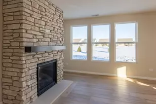 3262 Oak Creek Ln, Aurora, IL 60503 - Photo 4