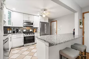 10154 Hartford Ct, Schiller Park, IL 60176 - Photo 8