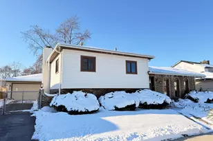 242 S Harper Ave, Glenwood, IL 60425 - Photo 1