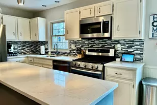 605 Dorchester Ct, Naperville, IL 60565 - Photo 2