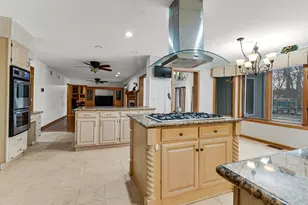 53 W Tam O Shanter Dr, Crete, IL 60417 - Photo 10