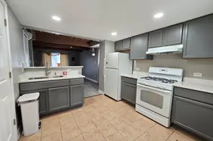 319 Meadow Green Ln, Round Lake Beach, IL 60073 - Photo 4