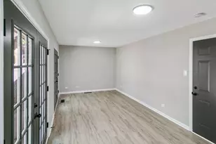 17805 Dogwood Ln, Hazel Crest, IL 60429 - Photo 6