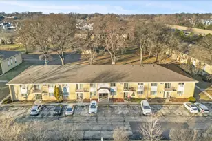 500 Chase Dr, Clarendon Hills, IL 60514 - Photo 2