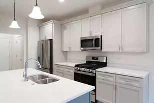 513 Amherst Dr, Sycamore, IL 60178 - Photo 4