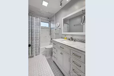 [Address not provided], Crystal Lake, IL 60012 - Photo 8