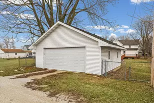 242 E Pine St, Paxton, IL 60957 - Photo 28
