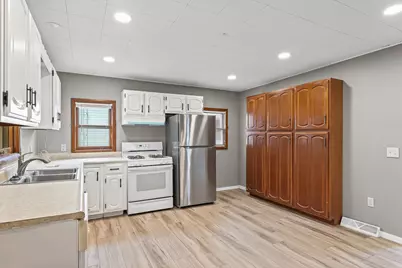 242 E Pine Street, Paxton, IL 60957 - Photo 8