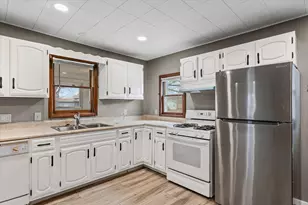 242 E Pine St, Paxton, IL 60957 - Photo 10