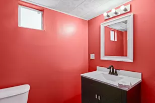 242 E Pine St, Paxton, IL 60957 - Photo 14