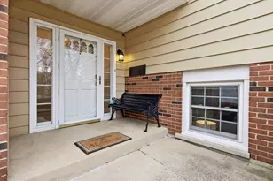 1351 Brentwood Ln, Wheaton, IL 60189 - Photo 2