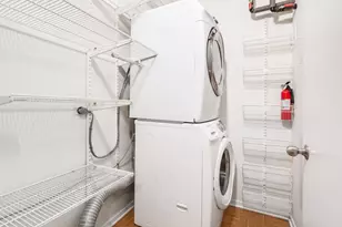 226 N Clinton St, Chicago, IL 60661 - Photo 12