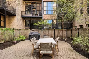 226 N Clinton St, Chicago, IL 60661 - Photo 16