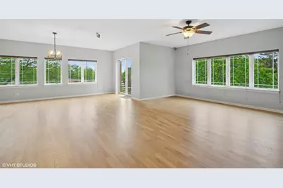 911 Busse Highway #302, Park Ridge, IL 60068 - Photo 2