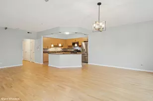 911 Busse Hwy, Park Ridge, IL 60068 - Photo 4