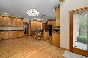 807 Hitchcock Ave, Lisle, IL 60532 - Photo 8