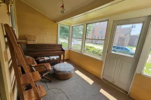 302 E Park St, Morrison, IL 61270 - Photo 2