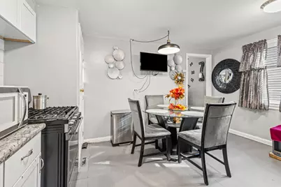 9748 S Merrion Avenue, Chicago, IL 60617 - Photo 4