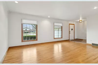 1522 E Fleming Drive, Arlington Heights, IL 60004 - Photo 4