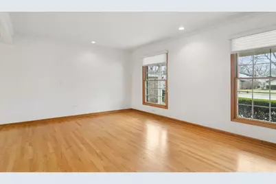 1522 E Fleming Drive, Arlington Heights, IL 60004 - Photo 2