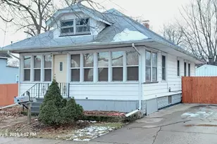628 Monroe St, Aurora, IL 60505 - Photo 4