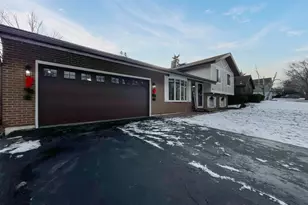 5505 W Shore Dr, McHenry, IL 60050 - Photo 2