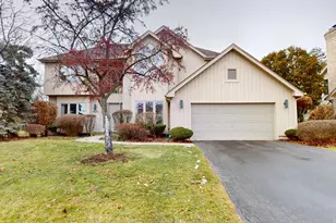 9S310 Woodcreek Pl, Downers Grove, IL 60516 - Photo 1