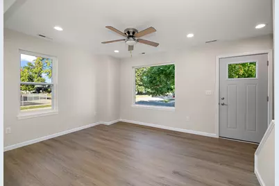 195 N Michigan Avenue, Bradley, IL 60915 - Photo 8