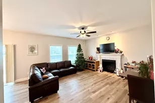 715 Rapp Dr, Mahomet, IL 61853 - Photo 10