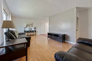 [Address not provided], Carol Stream, IL 60188 - Photo 2