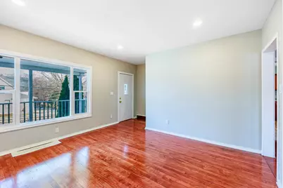 643 Wing Street, Elgin, IL 60123 - Photo 8