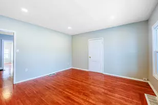 643 Wing St, Elgin, IL 60123 - Photo 6