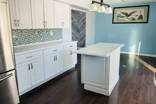 8217 N Carrolton Ct, Hanover Park, IL 60133 - Photo 10