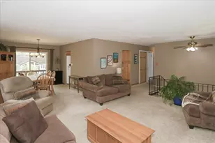 760 Checker Dr, Buffalo Grove, IL 60089 - Photo 2