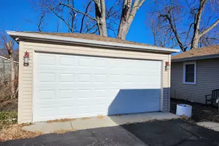 110 Cedar Cir, Streamwood, IL 60107 - Photo 2