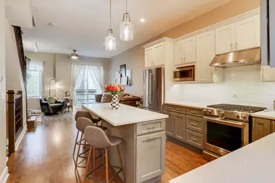 1145 W Newport Avenue #T, Chicago, IL 60657 - Photo 2