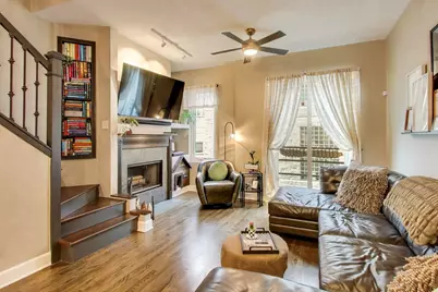 1145 W Newport Avenue #T, Chicago, IL 60657 - Photo 6