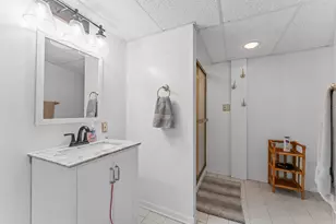 619 West End Rd, Roselle, IL 60172 - Photo 32