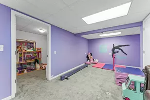 619 West End Rd, Roselle, IL 60172 - Photo 30