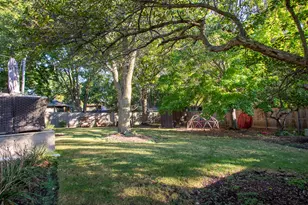 619 West End Rd, Roselle, IL 60172 - Photo 8